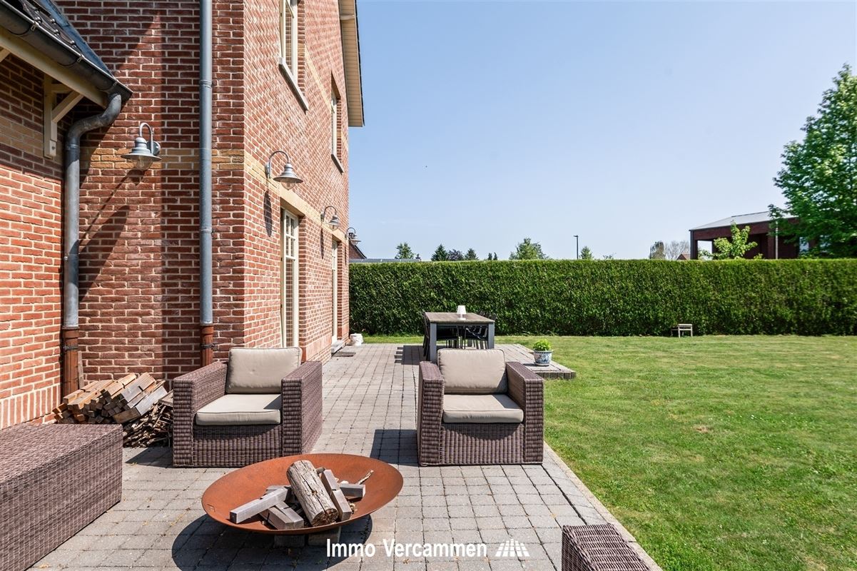 Elegante herenwoning met 4 slaapkamers, ruime zolder en zonnige tuin in Koningshooikt