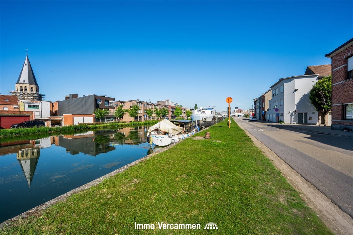 Knap afgewerkte woning, aan de vaart te Mechelen