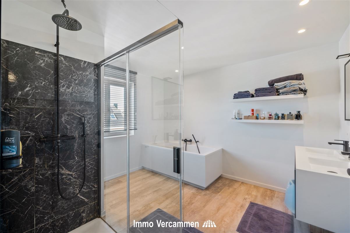 Knap afgewerkte woning, aan de vaart te Mechelen