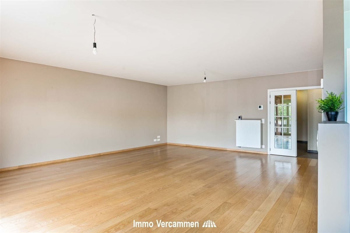 Verrassend ruim appartement met 3 SLPK te Putte