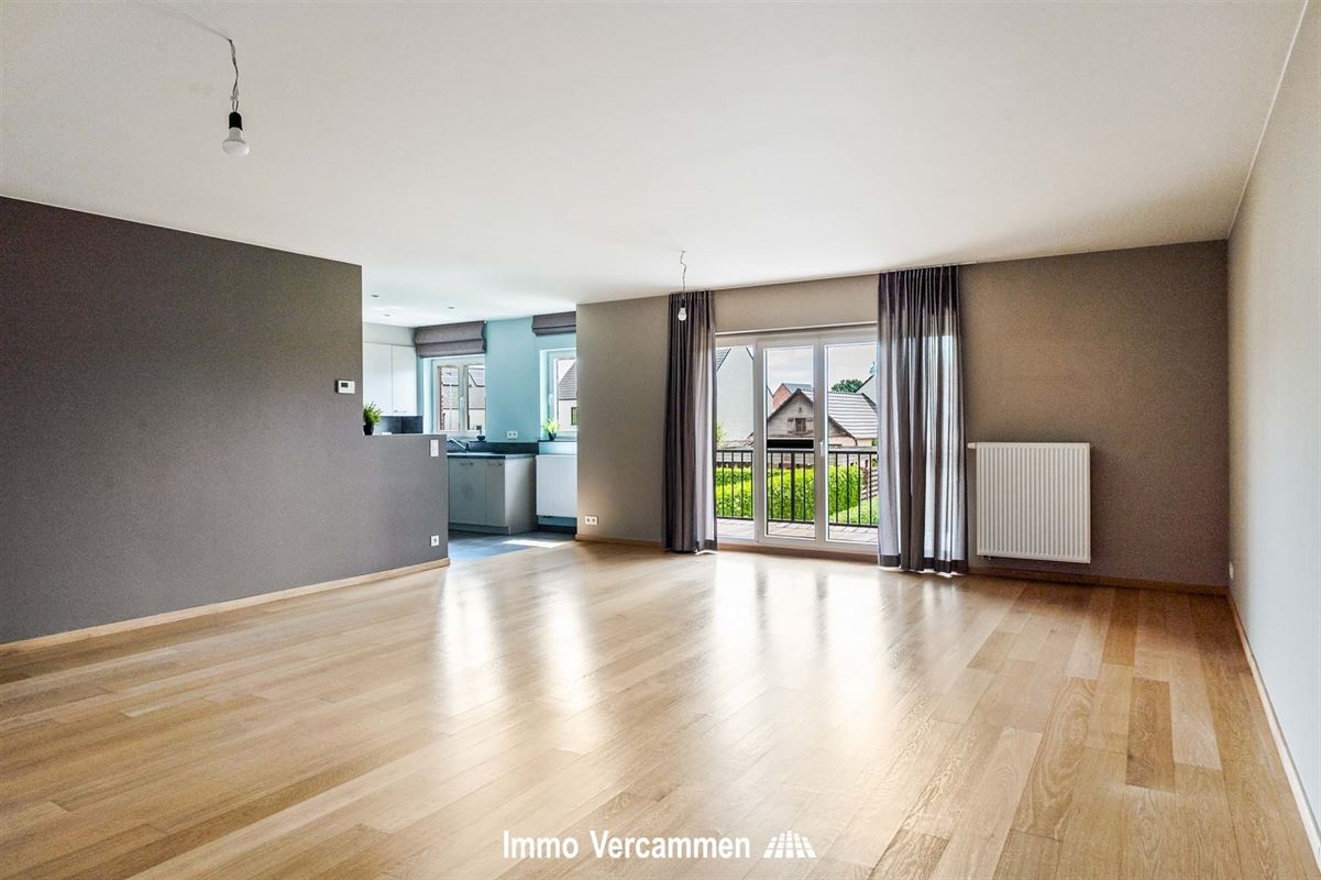 Verrassend ruim appartement met 3 SLPK te Putte