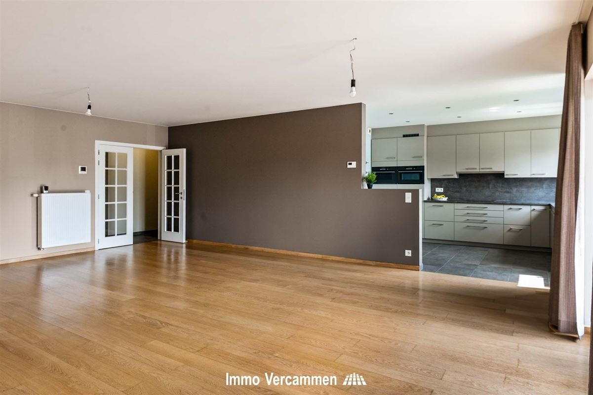 Verrassend ruim appartement met 3 SLPK te Putte