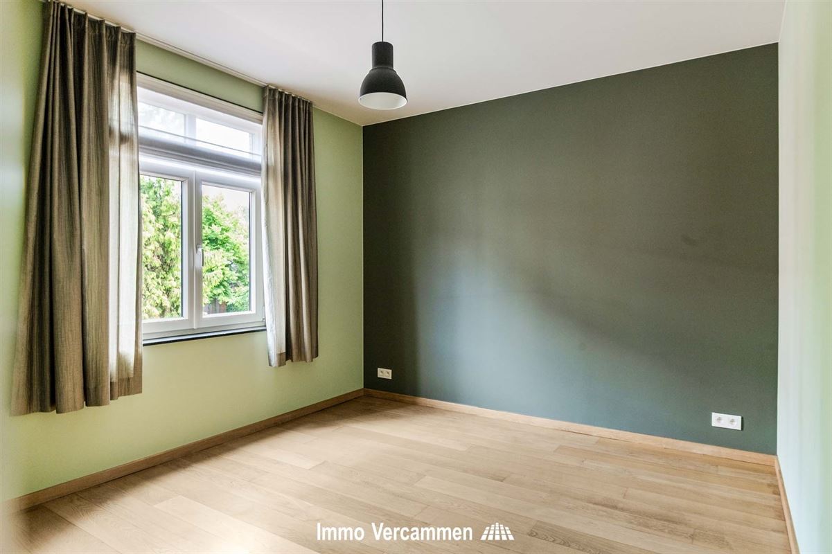 Verrassend ruim appartement met 3 SLPK te Putte