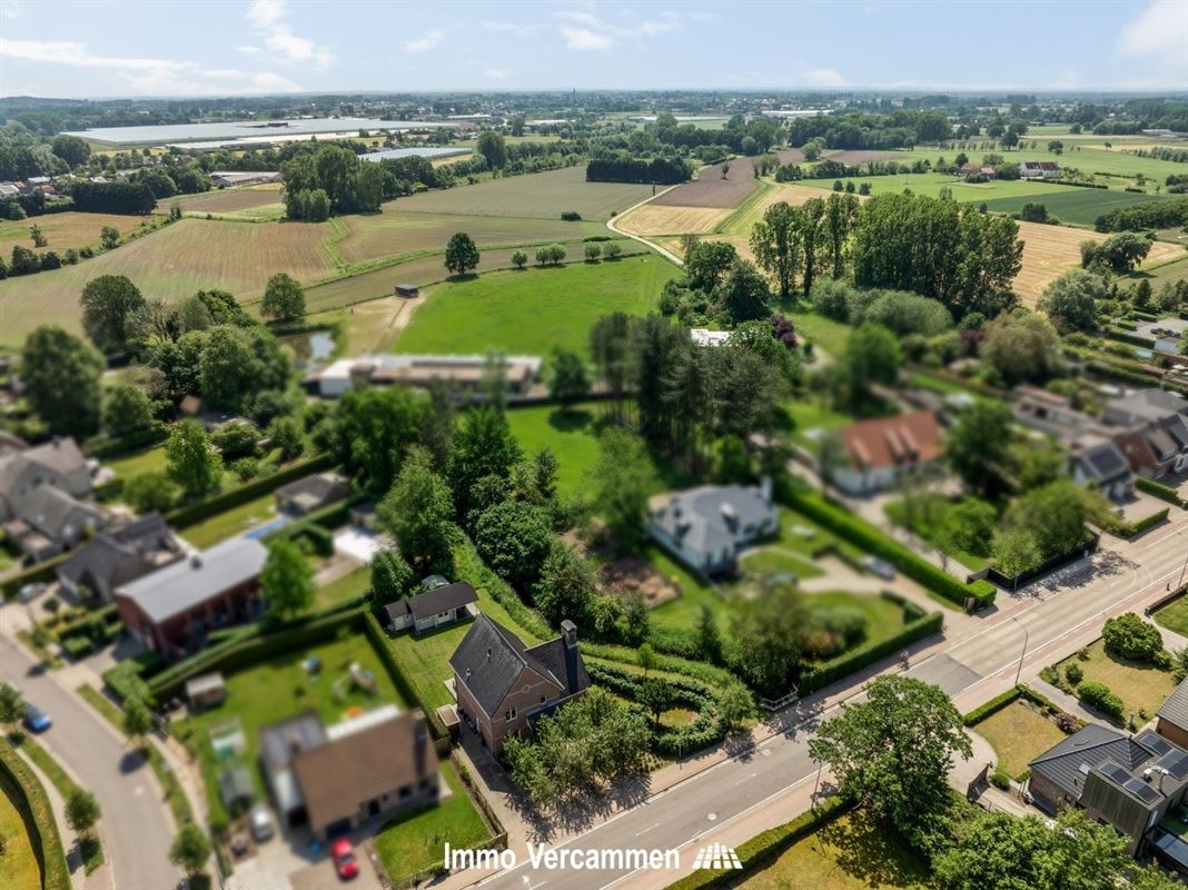 Elegante herenwoning met 4 slaapkamers, ruime zolder en zonnige tuin in Koningshooikt