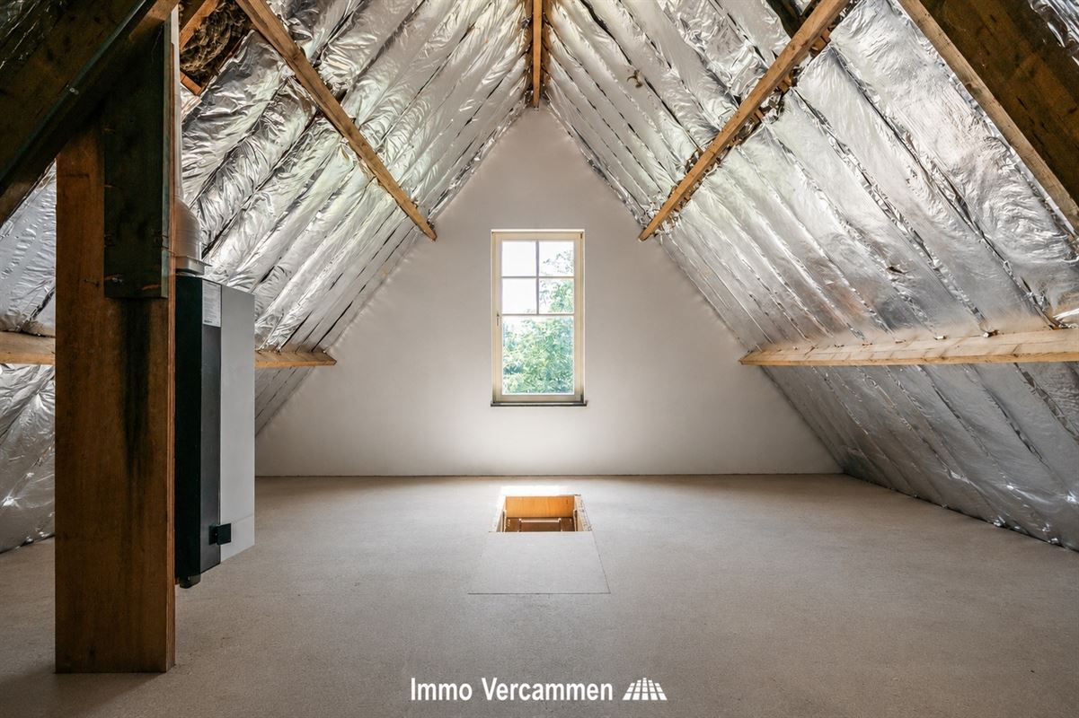 Elegante herenwoning met 4 slaapkamers, ruime zolder en zonnige tuin in Koningshooikt