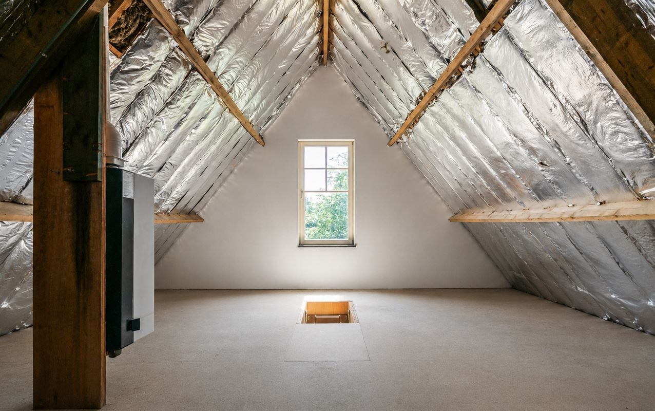Elegante herenwoning met 4 slaapkamers, ruime zolder en zonnige tuin in Koningshooikt