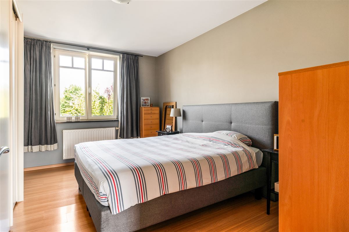Elegante herenwoning met 4 slaapkamers, ruime zolder en zonnige tuin in Koningshooikt