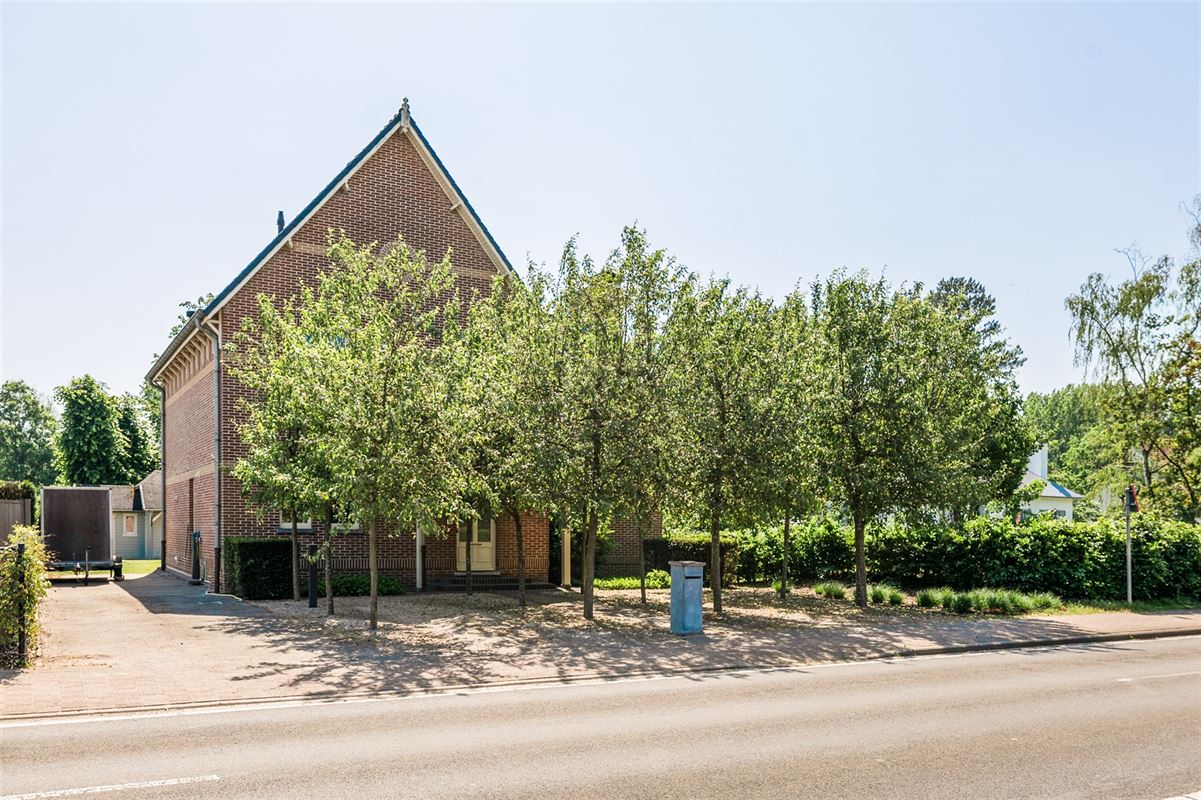 Elegante herenwoning met 4 slaapkamers, ruime zolder en zonnige tuin in Koningshooikt
