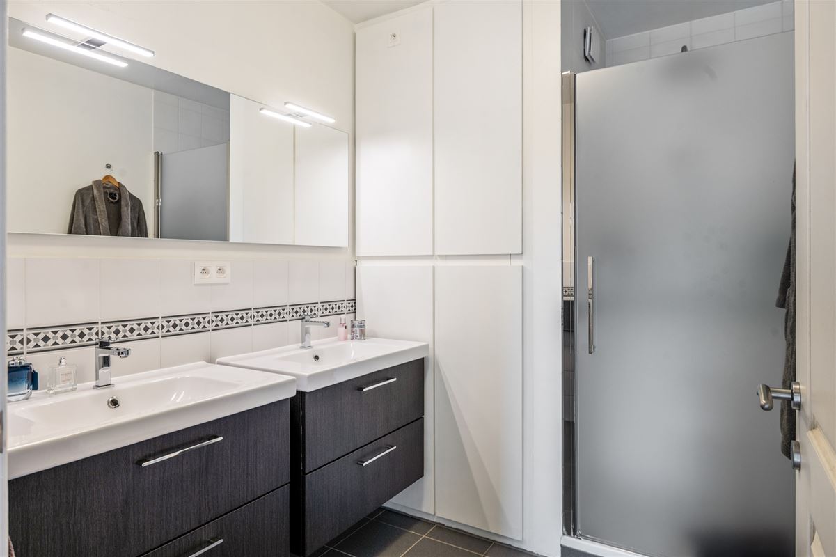 Elegante herenwoning met 4 slaapkamers, ruime zolder en zonnige tuin in Koningshooikt
