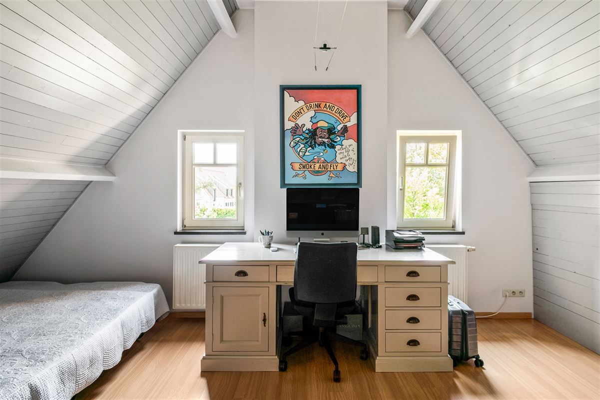 Elegante herenwoning met 4 slaapkamers, ruime zolder en zonnige tuin in Koningshooikt