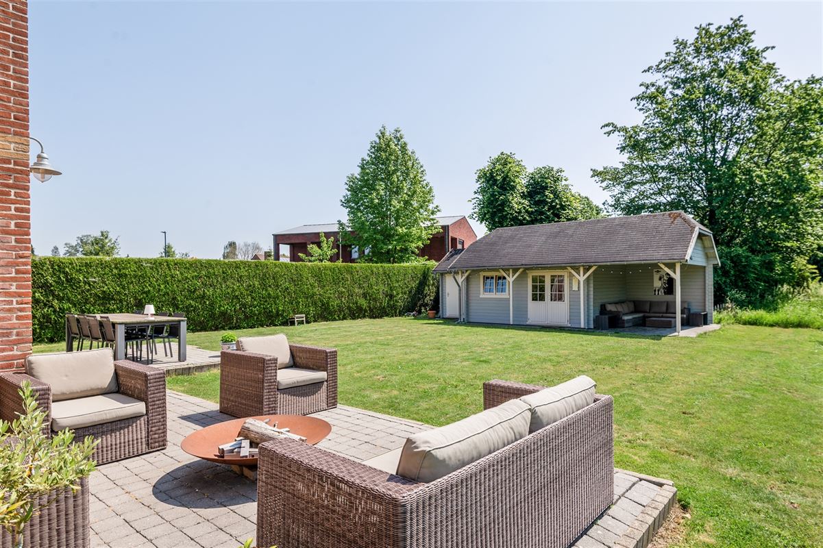 Elegante herenwoning met 4 slaapkamers, ruime zolder en zonnige tuin in Koningshooikt