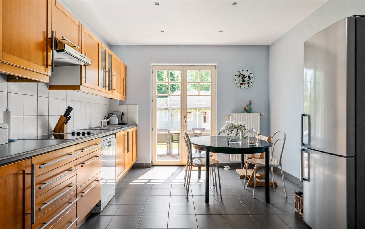 Elegante herenwoning met 4 slaapkamers, ruime zolder en zonnige tuin in Koningshooikt