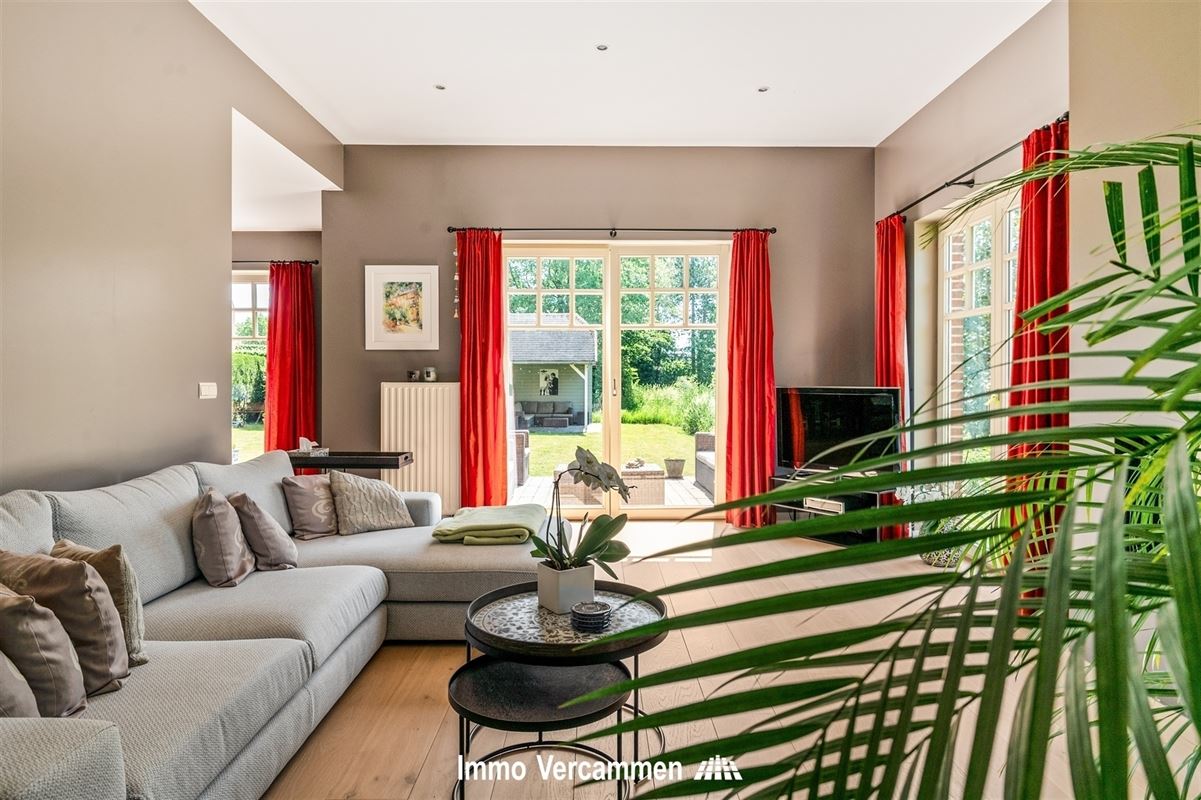 Elegante herenwoning met 4 slaapkamers, ruime zolder en zonnige tuin in Koningshooikt
