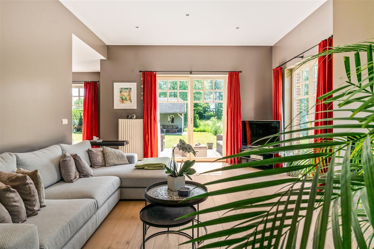 Elegante herenwoning met 4 slaapkamers, ruime zolder en zonnige tuin in Koningshooikt