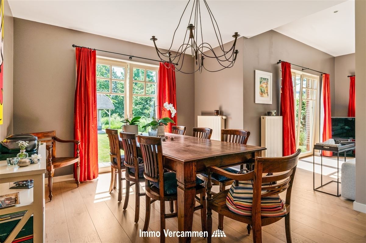 Elegante herenwoning met 4 slaapkamers, ruime zolder en zonnige tuin in Koningshooikt