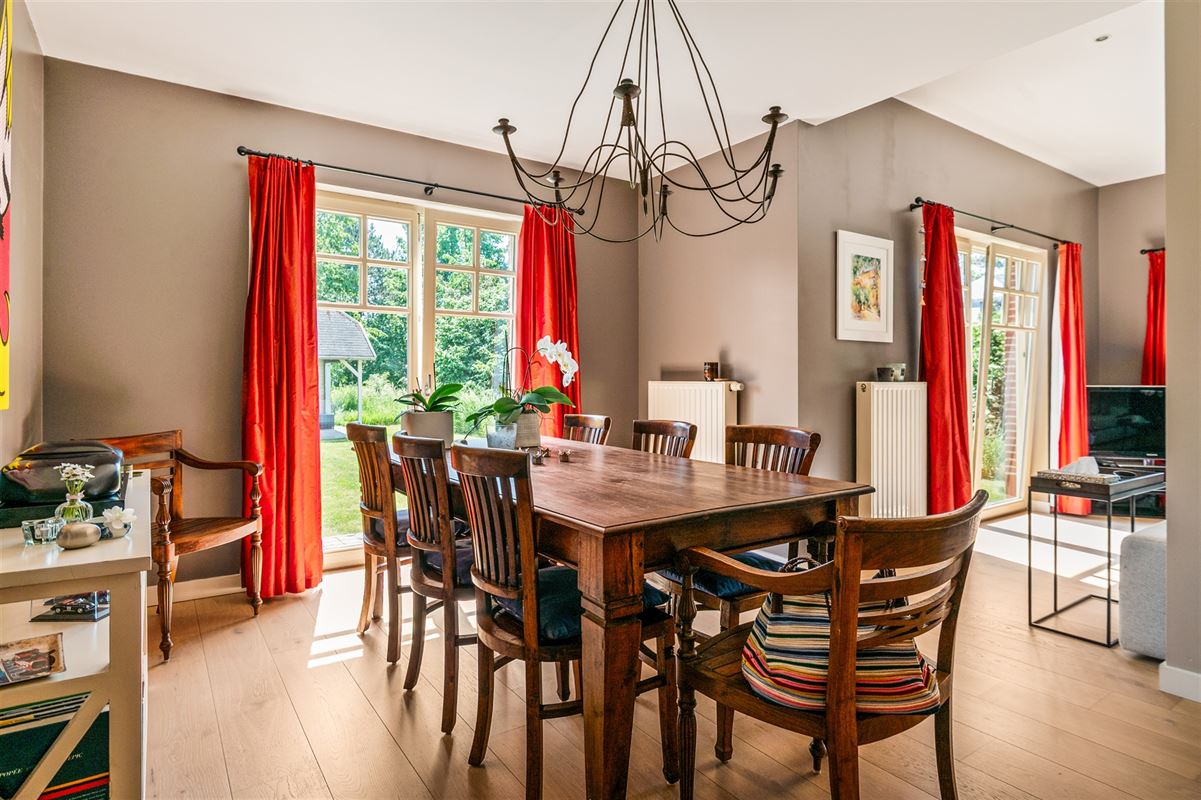 Elegante herenwoning met 4 slaapkamers, ruime zolder en zonnige tuin in Koningshooikt