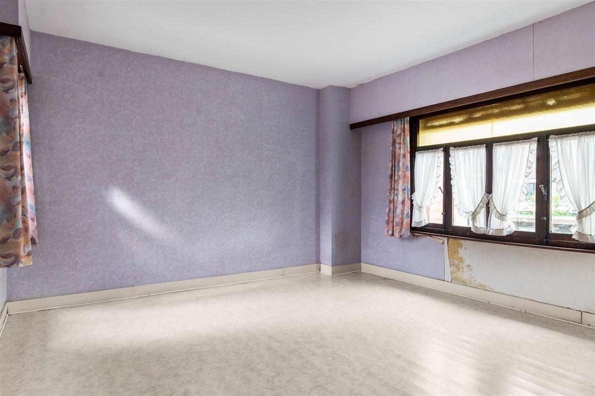 Verrassend ruime, te moderniseren gezinwoning te Onze-Lieve-Vrouw-Waver