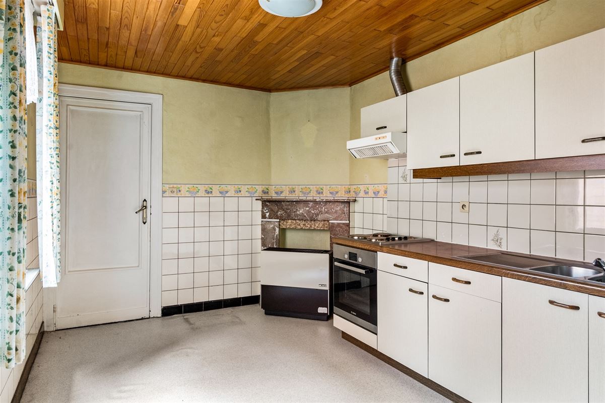 Verrassend ruime, te moderniseren gezinwoning te Onze-Lieve-Vrouw-Waver