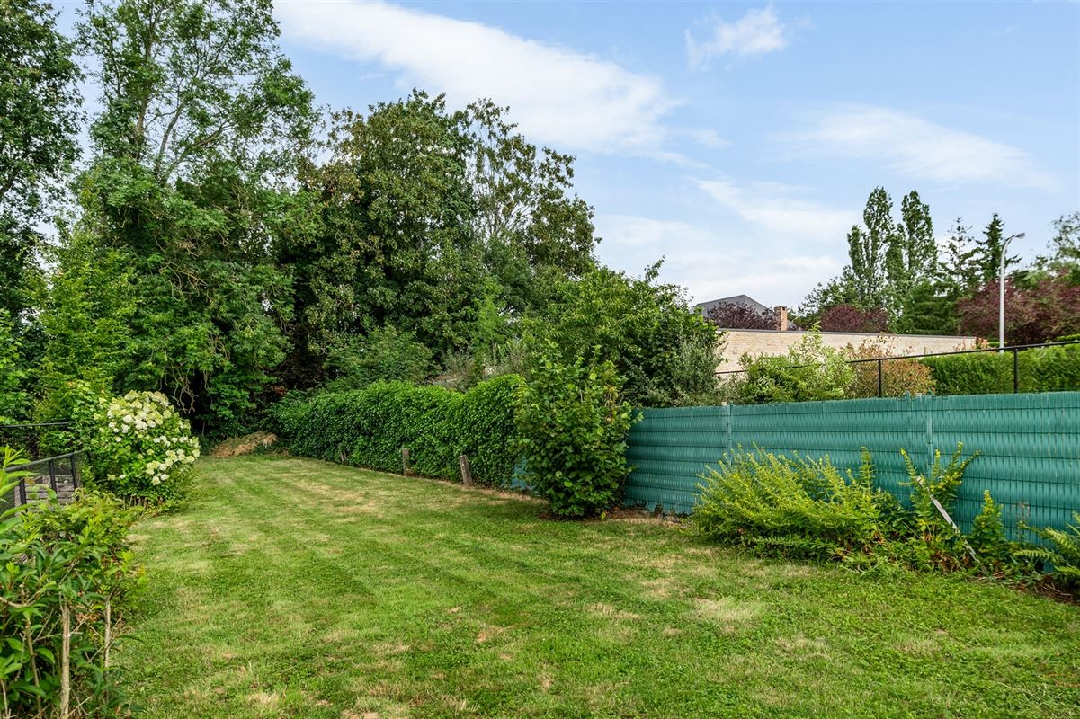 Verrassend ruime, te moderniseren gezinwoning te Onze-Lieve-Vrouw-Waver