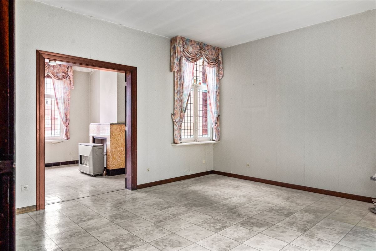 Verrassend ruime, te moderniseren gezinwoning te Onze-Lieve-Vrouw-Waver