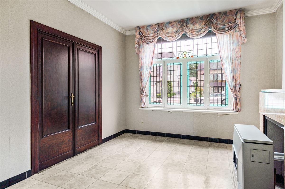 Verrassend ruime, te moderniseren gezinwoning te Onze-Lieve-Vrouw-Waver