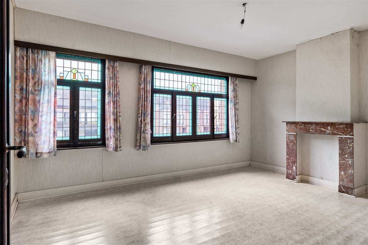 Verrassend ruime, te moderniseren gezinwoning te Onze-Lieve-Vrouw-Waver