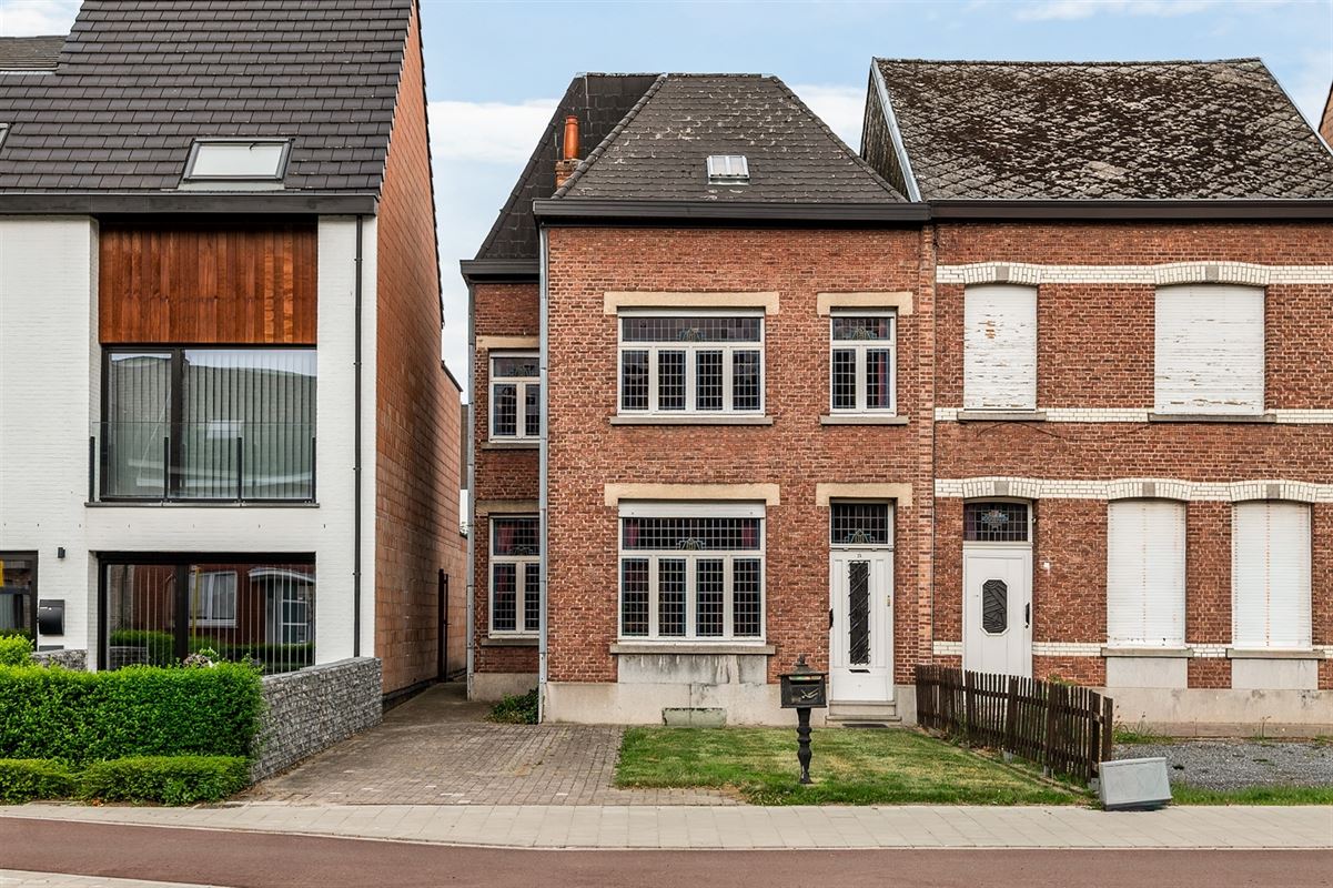 Verrassend ruime, te moderniseren gezinwoning te Onze-Lieve-Vrouw-Waver