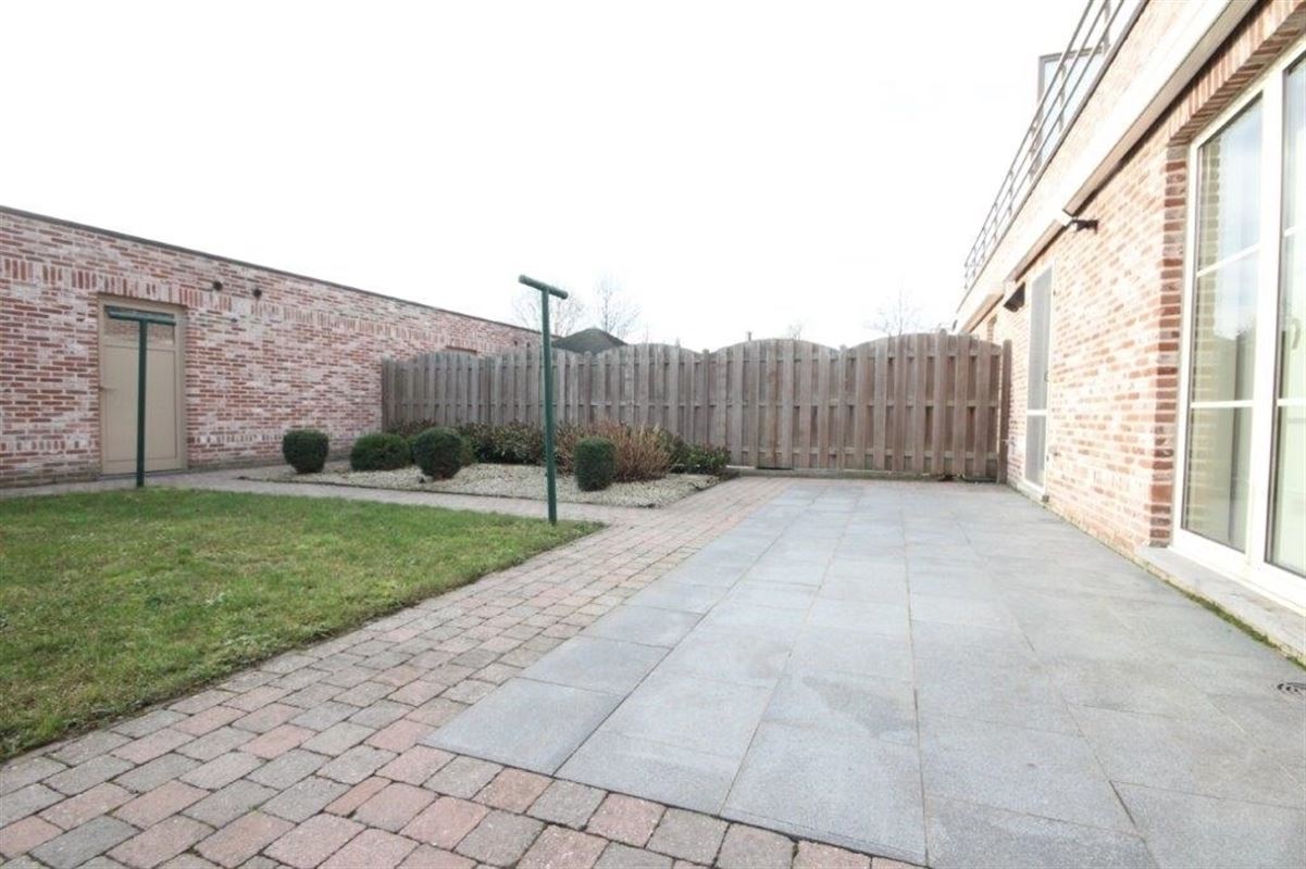 Verrassend ruim gelijkvloers appartement te Putte