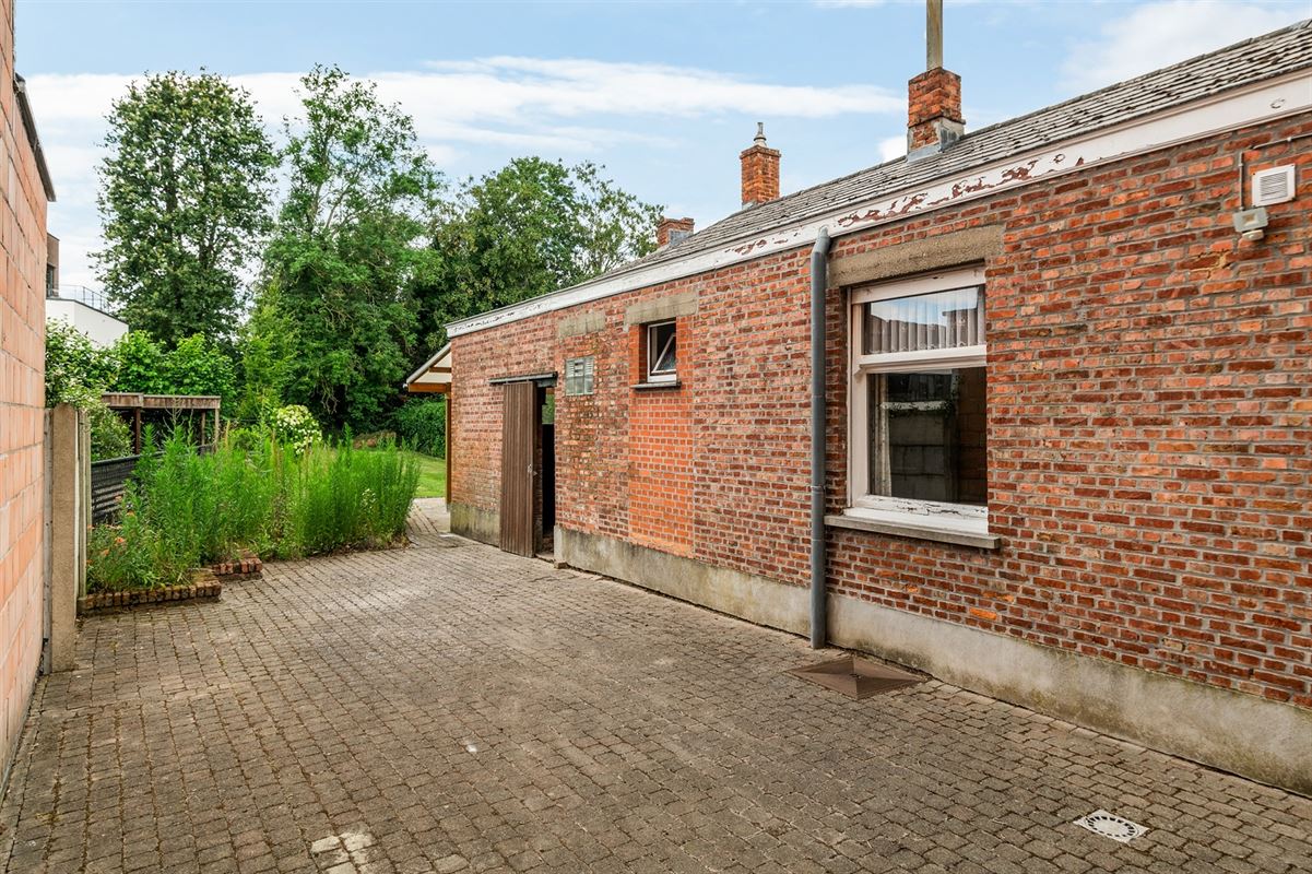 Verrassend ruime, te moderniseren gezinwoning te Onze-Lieve-Vrouw-Waver