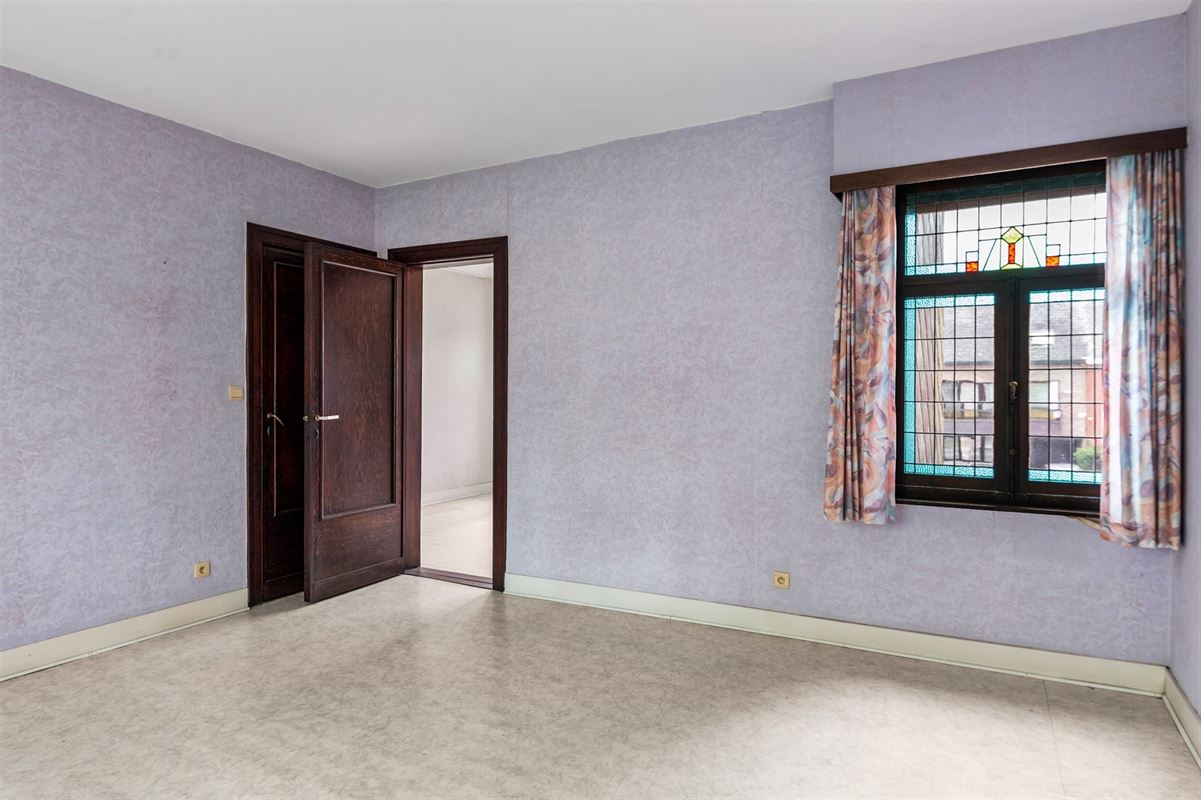 Verrassend ruime, te moderniseren gezinwoning te Onze-Lieve-Vrouw-Waver