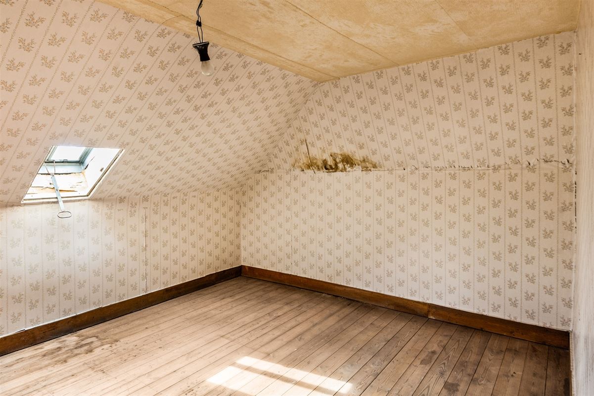 Verrassend ruime, te moderniseren gezinwoning te Onze-Lieve-Vrouw-Waver