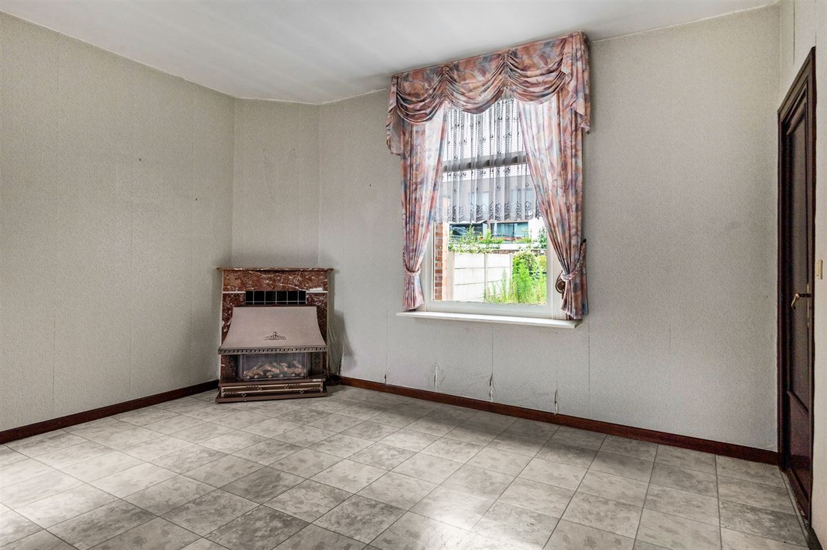 Verrassend ruime, te moderniseren gezinwoning te Onze-Lieve-Vrouw-Waver