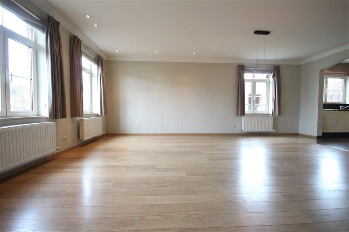 Verrassend ruim gelijkvloers appartement te Putte