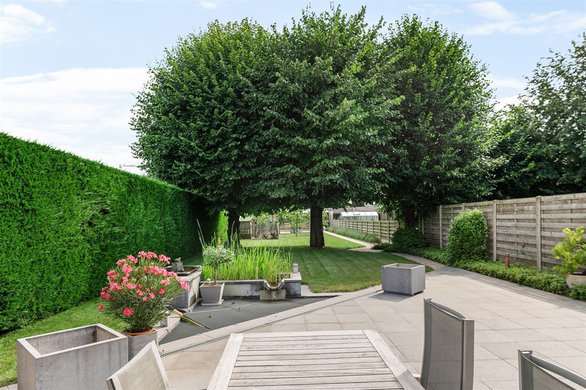 Verrassend ruime halfopen woning met 3 SLPK en bureel te Sint-Katelijne-Waver