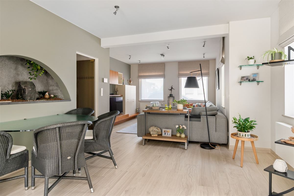 Verrassend ruime halfopen woning met 3 SLPK en bureel te Sint-Katelijne-Waver