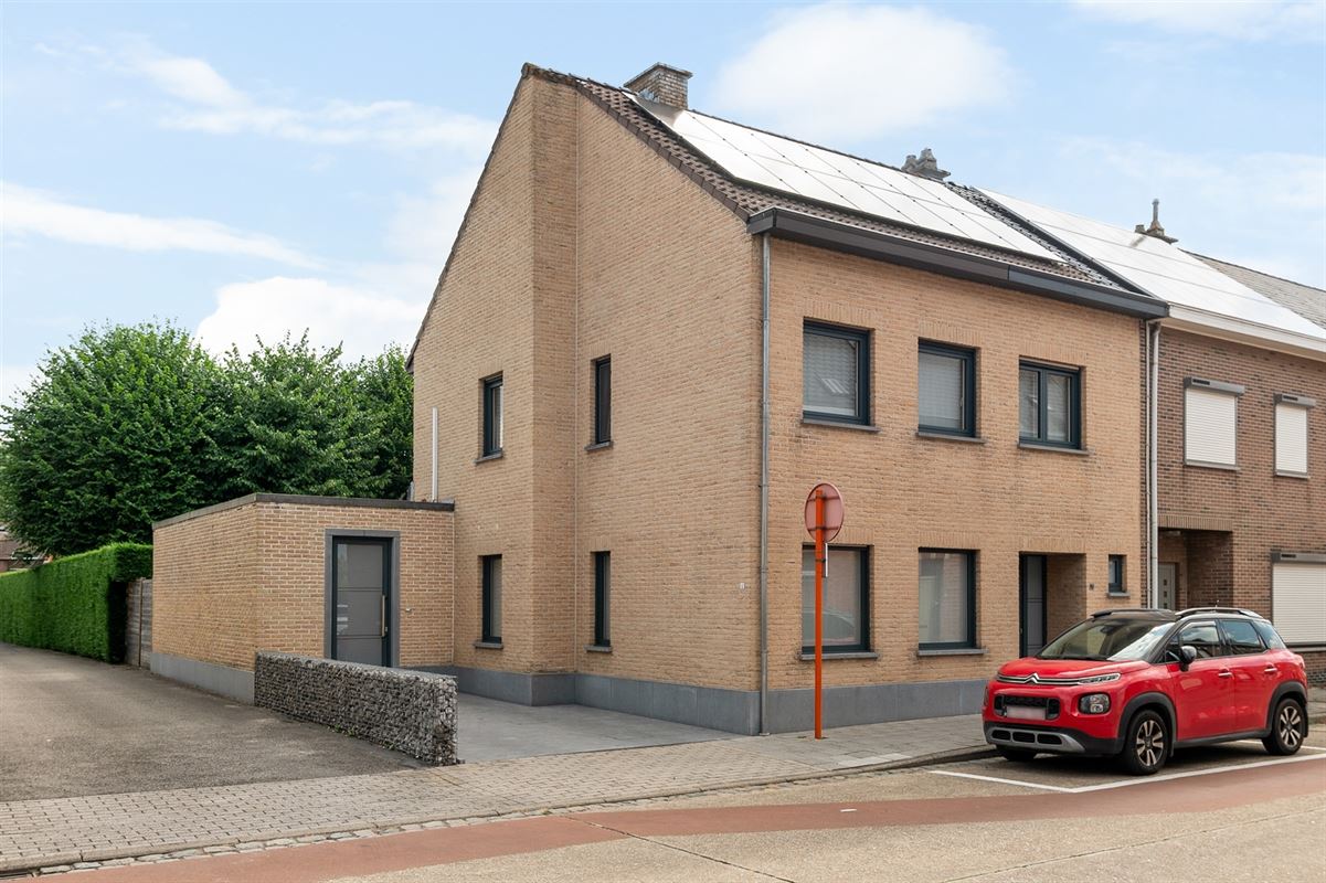 Verrassend ruime halfopen woning met 3 SLPK en bureel te Sint-Katelijne-Waver