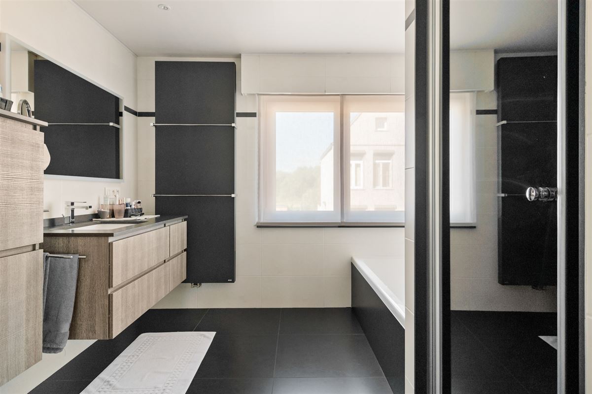 Verrassend ruime halfopen woning met 3 SLPK en bureel te Sint-Katelijne-Waver