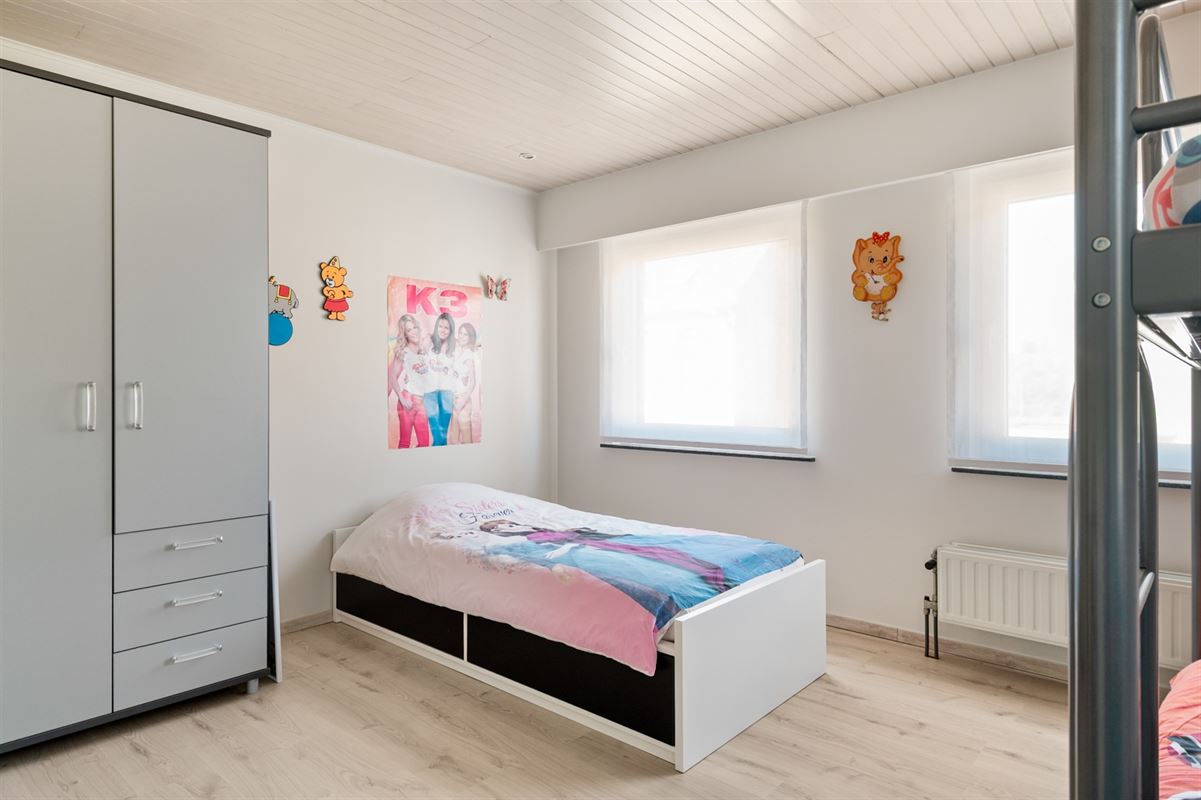 Verrassend ruime halfopen woning met 3 SLPK en bureel te Sint-Katelijne-Waver