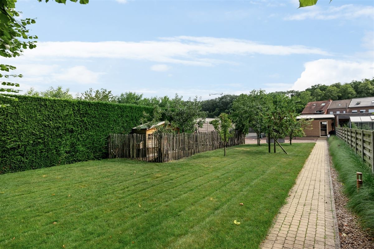 Verrassend ruime halfopen woning met 3 SLPK en bureel te Sint-Katelijne-Waver