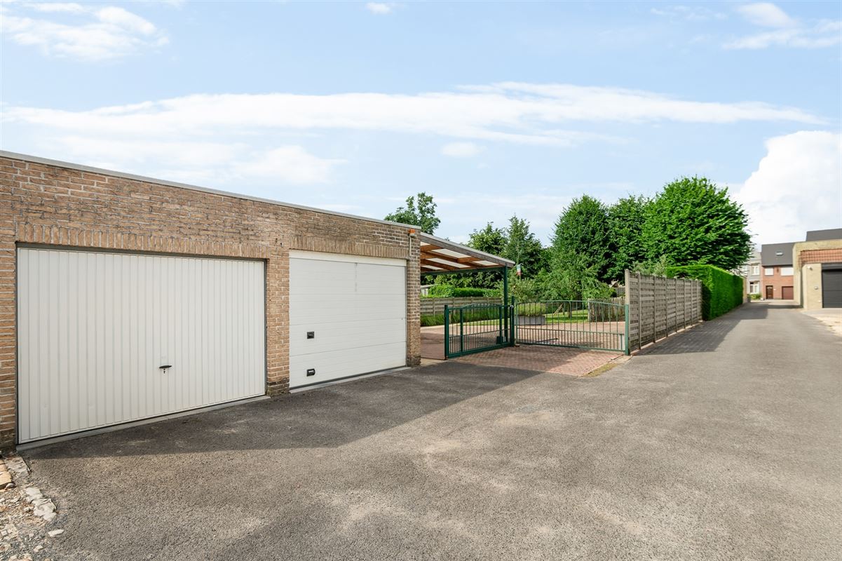 Verrassend ruime halfopen woning met 3 SLPK en bureel te Sint-Katelijne-Waver