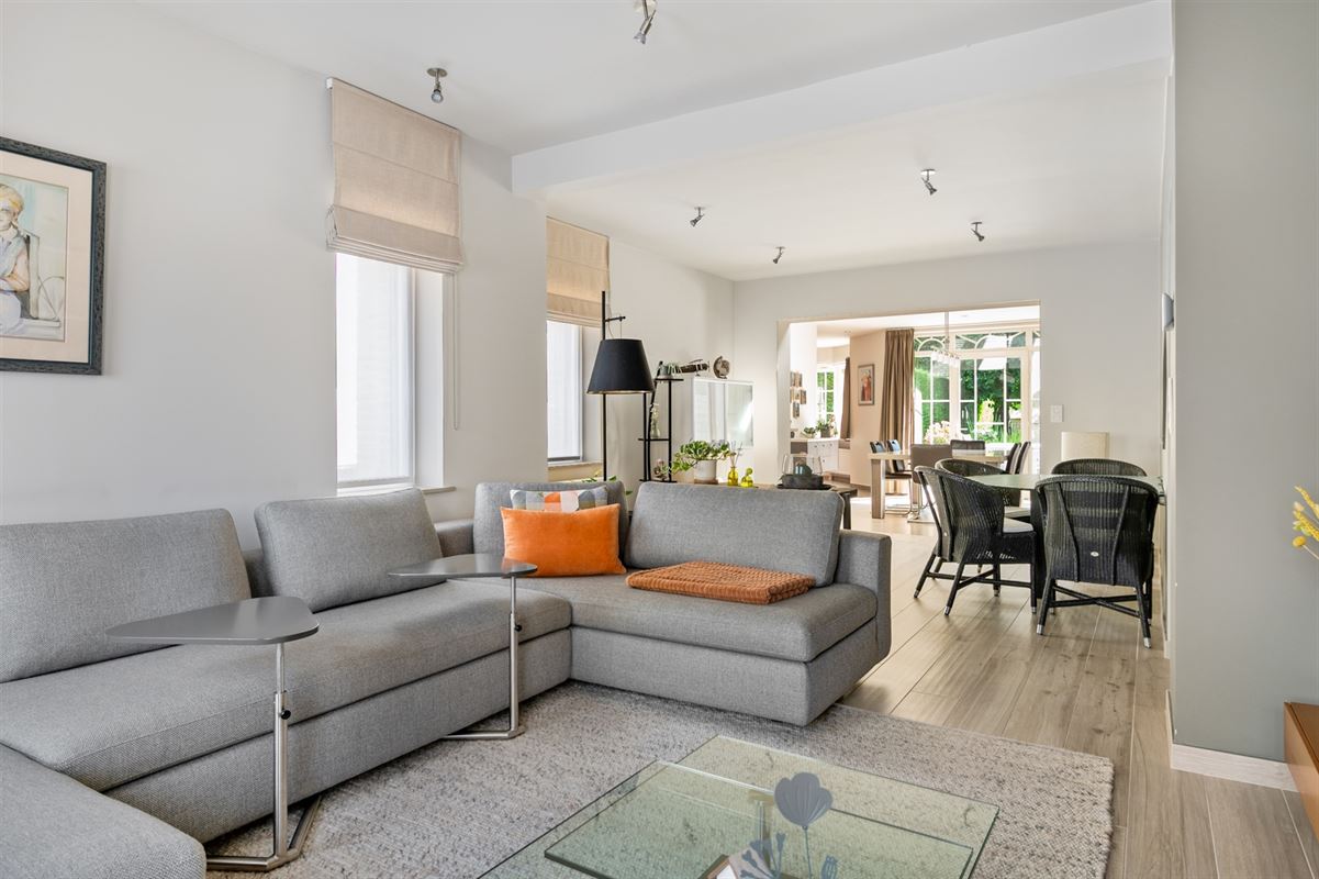 Verrassend ruime halfopen woning met 3 SLPK en bureel te Sint-Katelijne-Waver