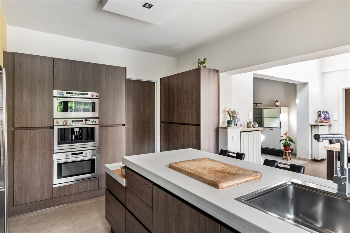 Verrassend ruime halfopen woning met 3 SLPK en bureel te Sint-Katelijne-Waver