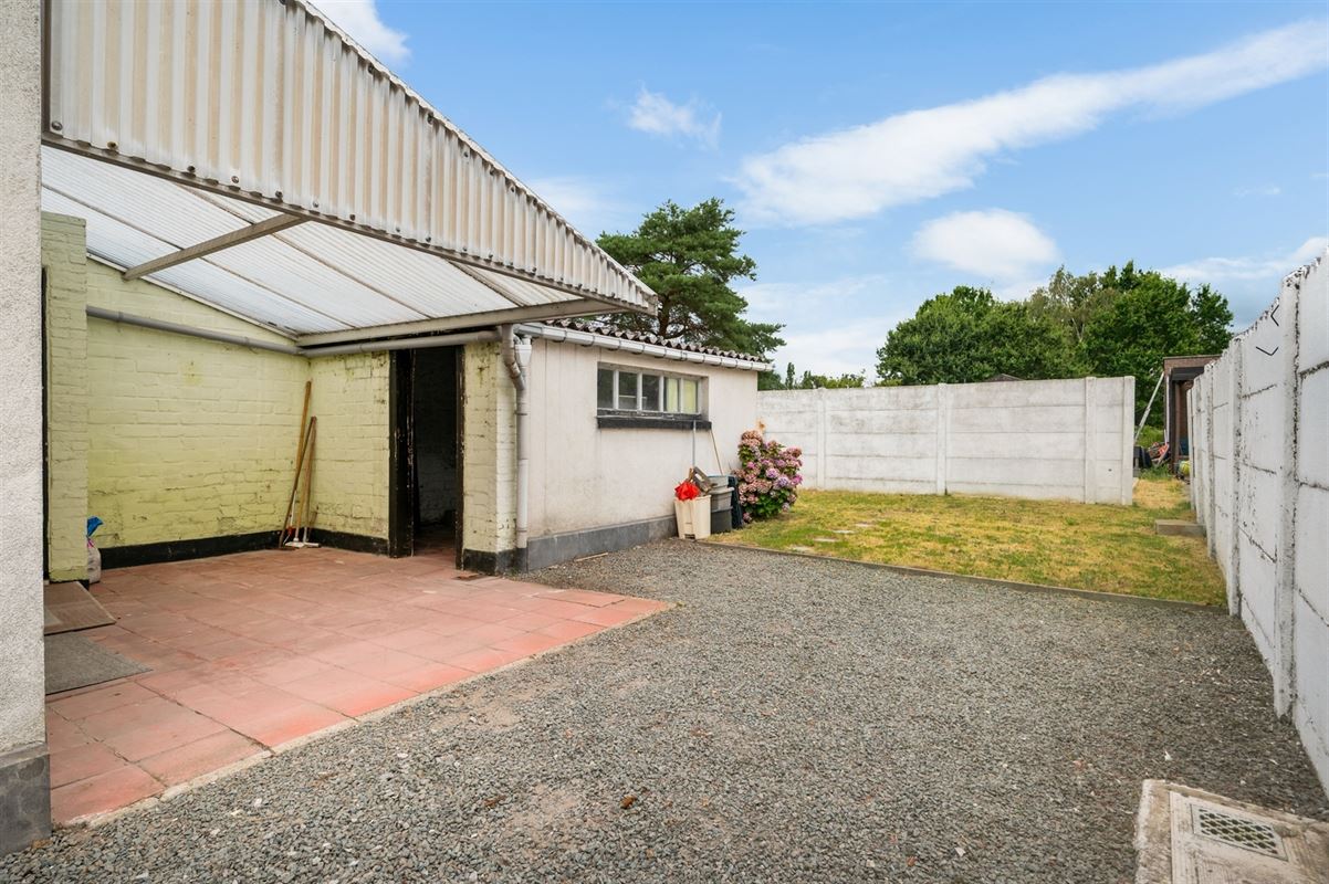 Bescheiden, grondig te moderniseren woning te Onze-Lieve-Vrouw-Waver