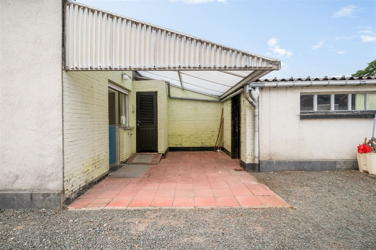 Bescheiden, grondig te moderniseren woning te Onze-Lieve-Vrouw-Waver