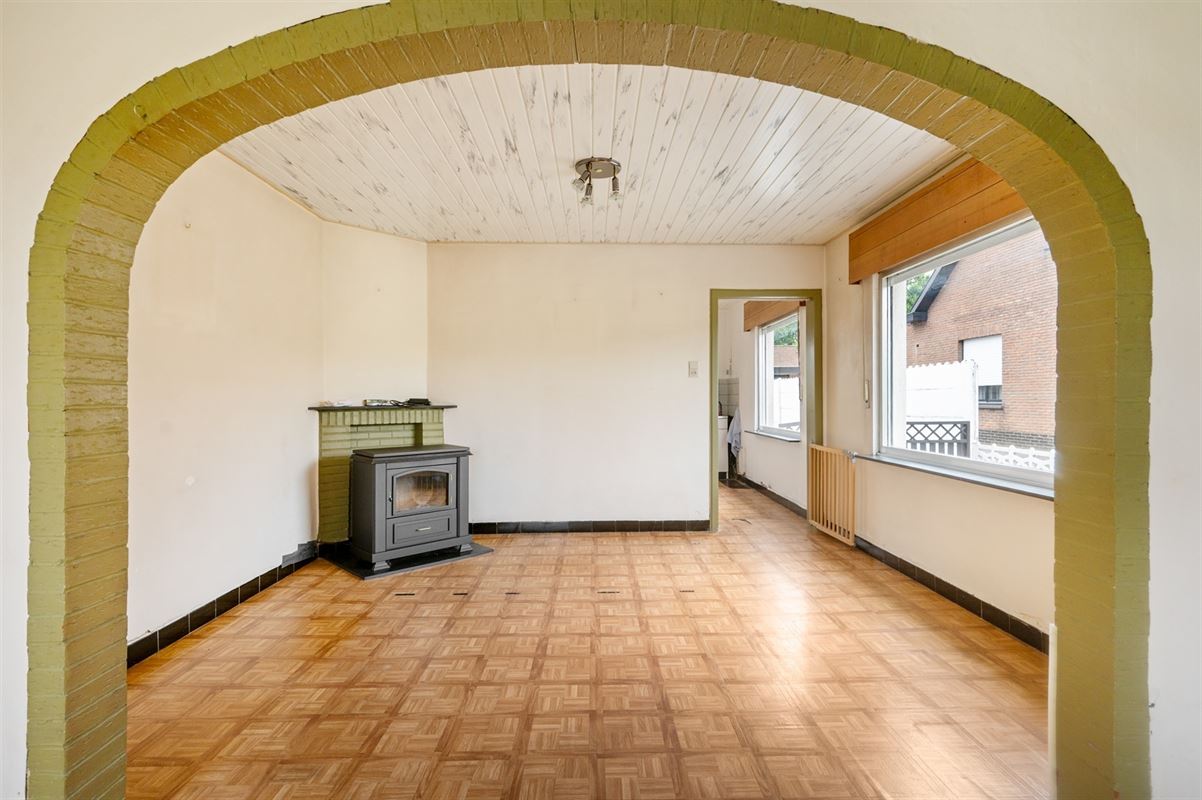 Bescheiden, grondig te moderniseren woning te Onze-Lieve-Vrouw-Waver