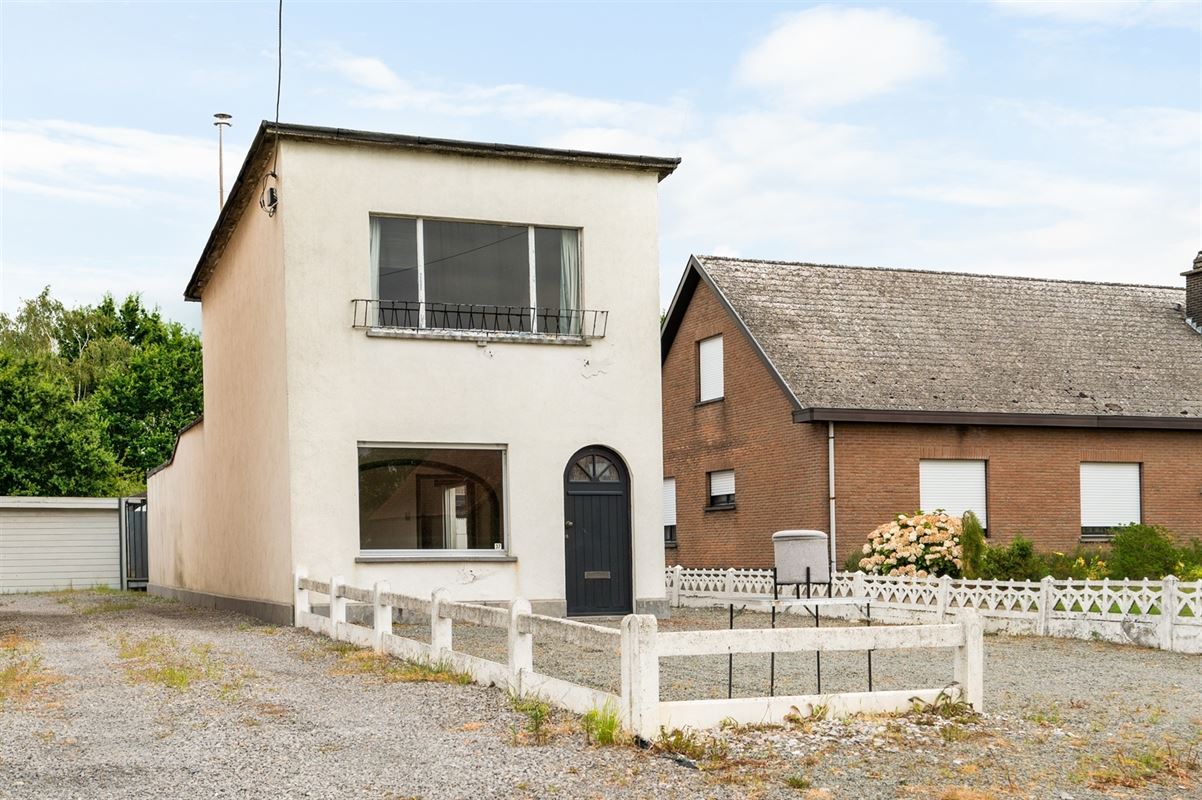 Bescheiden, grondig te moderniseren woning te Onze-Lieve-Vrouw-Waver