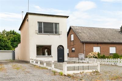 Bescheiden, grondig te moderniseren woning te Onze-Lieve-Vrouw-Waver
