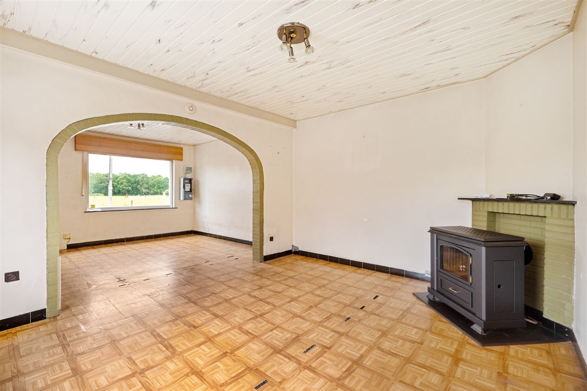 Bescheiden, grondig te moderniseren woning te Onze-Lieve-Vrouw-Waver