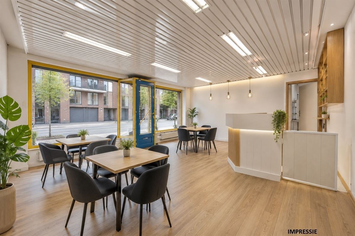 Te renoveren handelshuis met woonst gelegen te Schriek