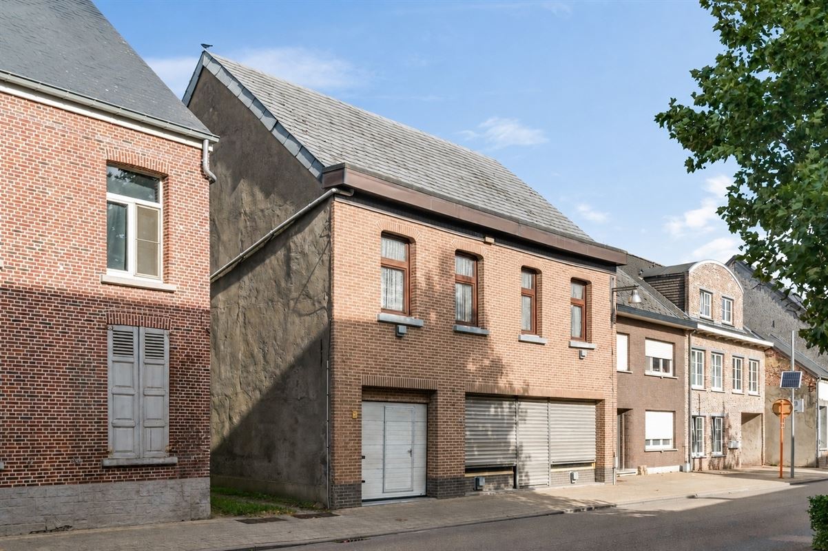Te renoveren handelshuis met woonst gelegen te Schriek
